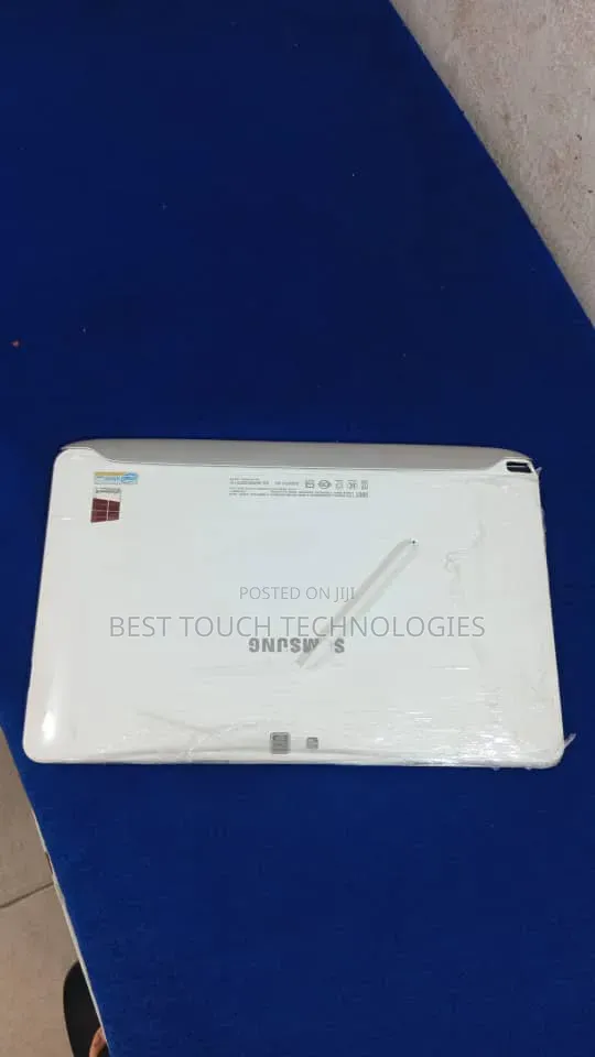 Laptop Asus Transformer Book T200TA 2GB Intel Atom HDD+SSD 32GB