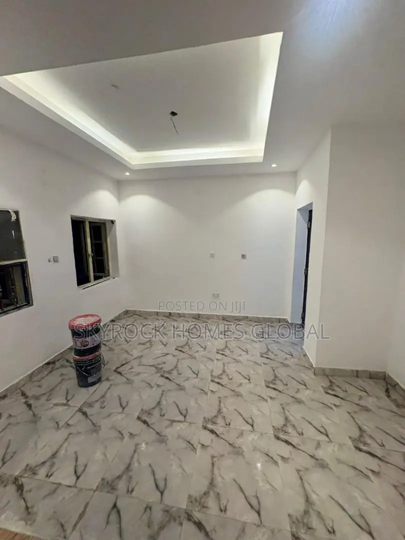 Mini Flat in Ikota for rent