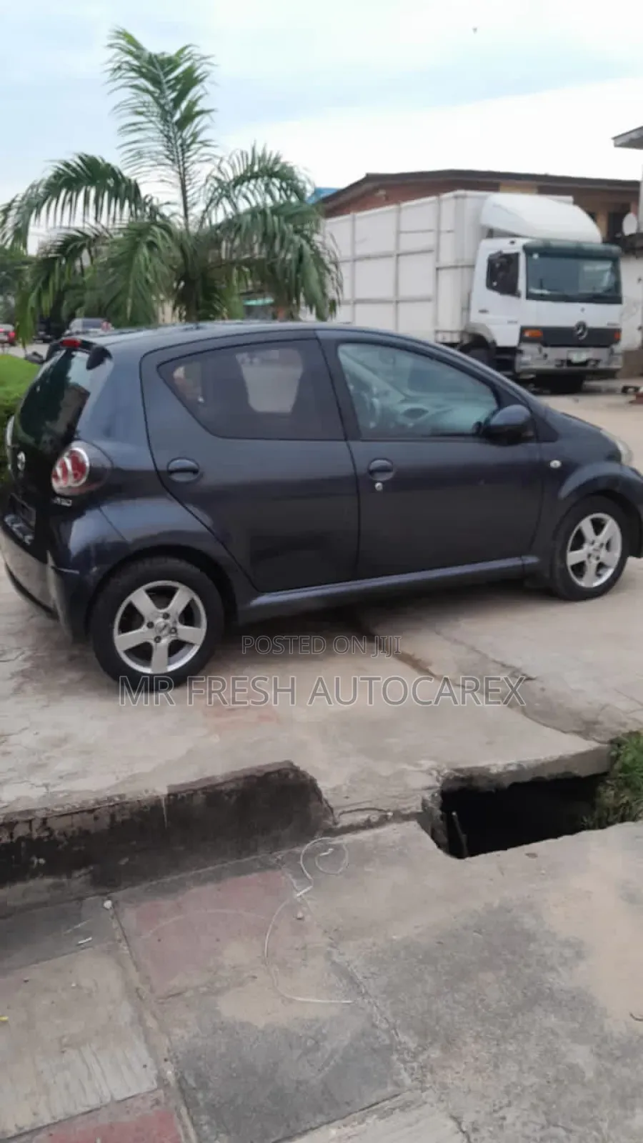 Toyota Aygo 1.0 5-Door 2011 Gray