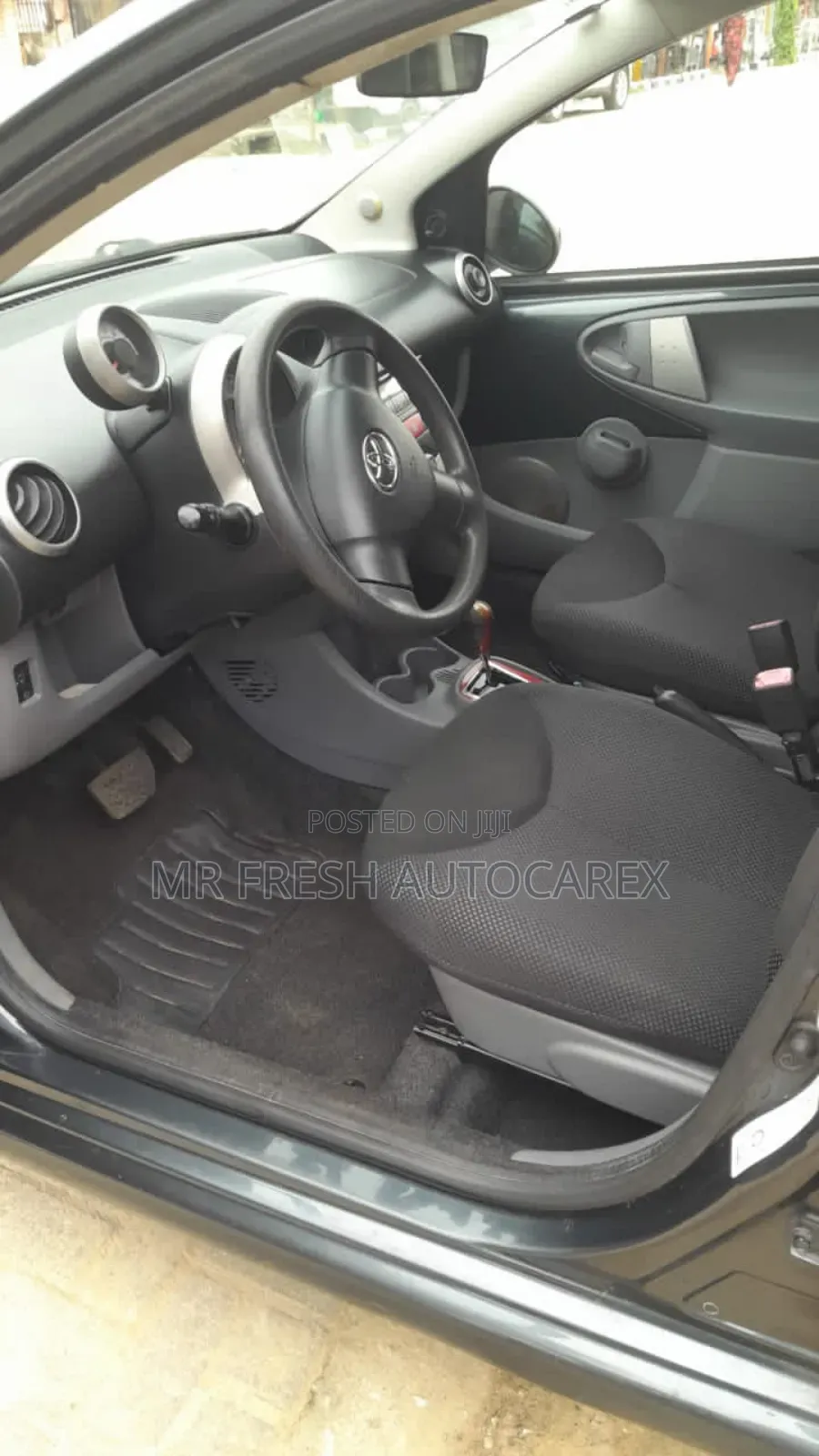 Toyota Aygo 1.0 5-Door 2011 Gray