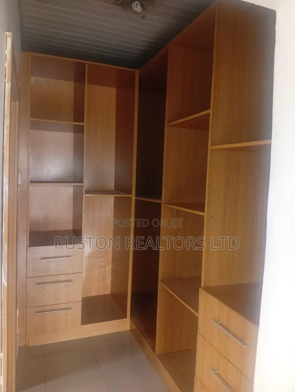 8bdrm Duplex in Iyanganku for rent