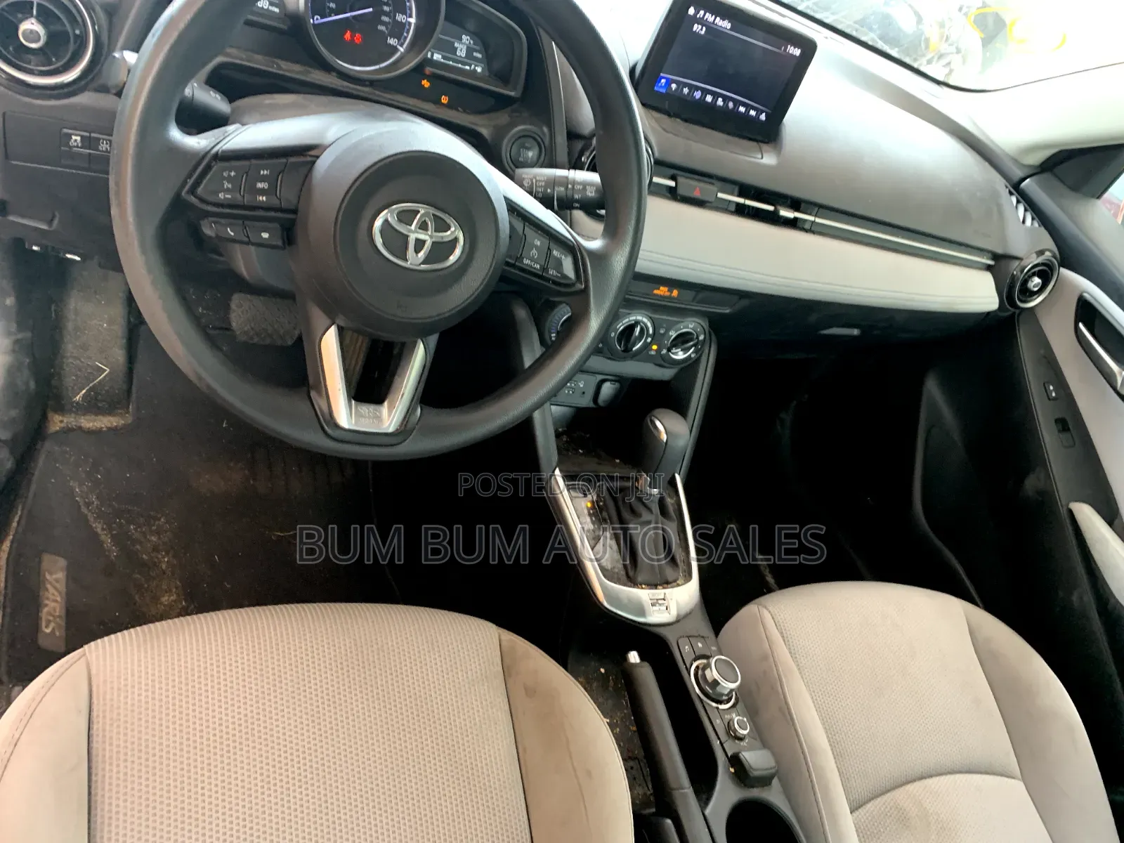 Toyota Yaris 1.5 Sedan XLE 2020 Red