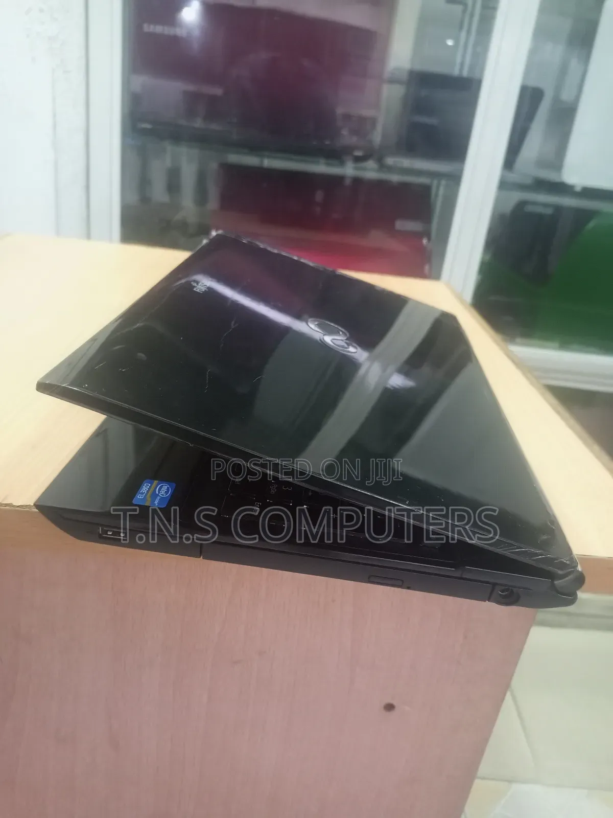 Laptop Fujitsu Lifebook AH56/G 6GB Intel Core i3 HDD 320GB