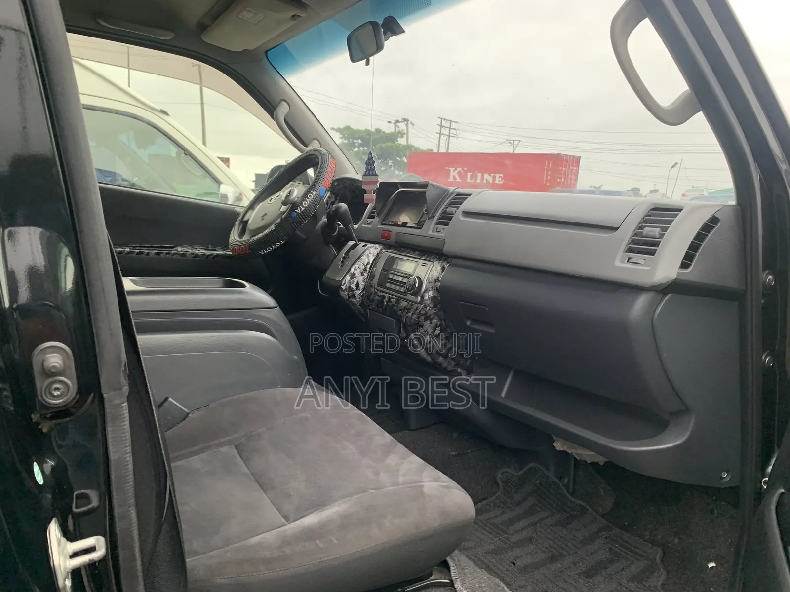 Toyota HiAce 2016 Black