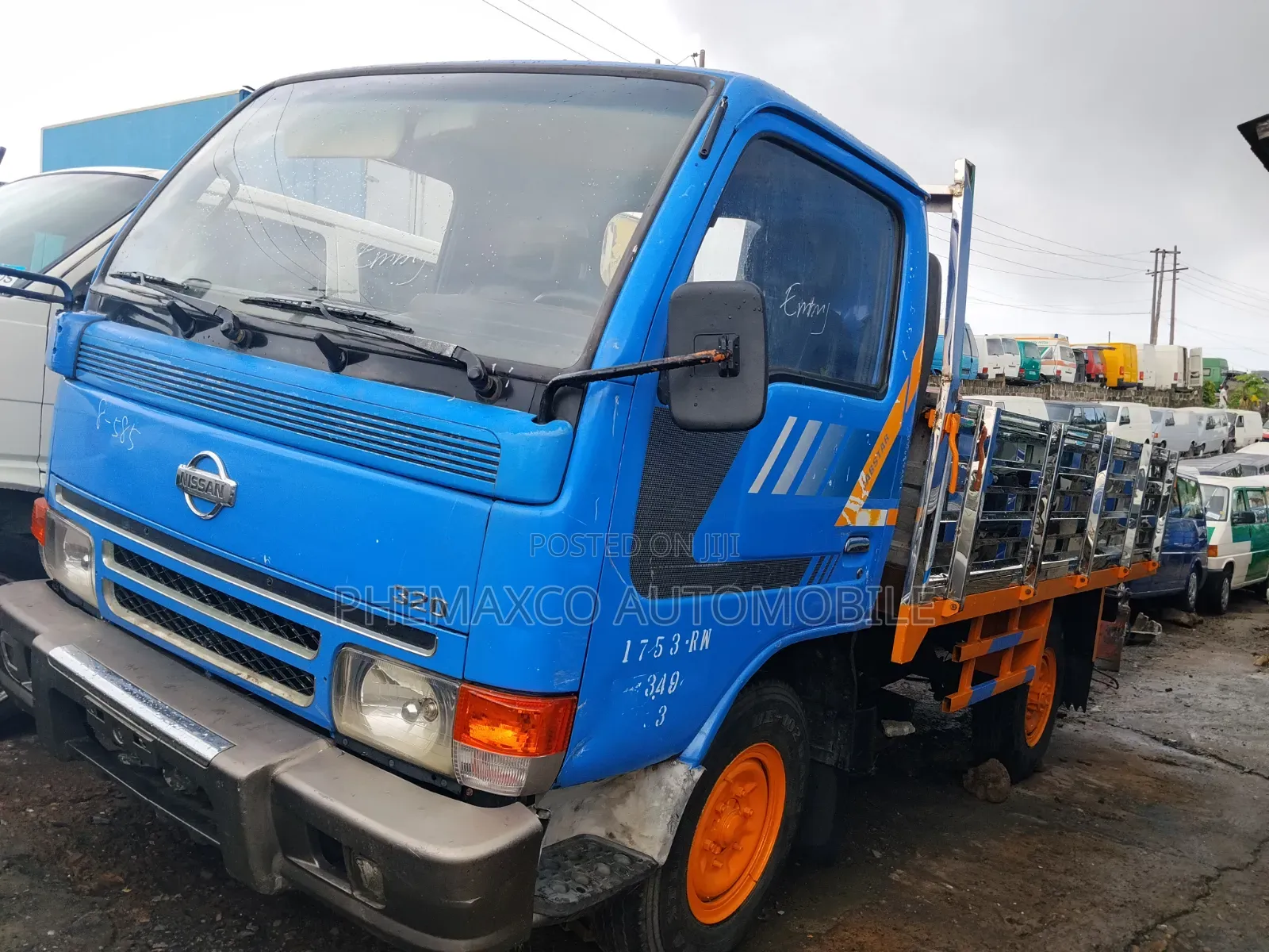 Nissan Cabtsar With Petrol Engine