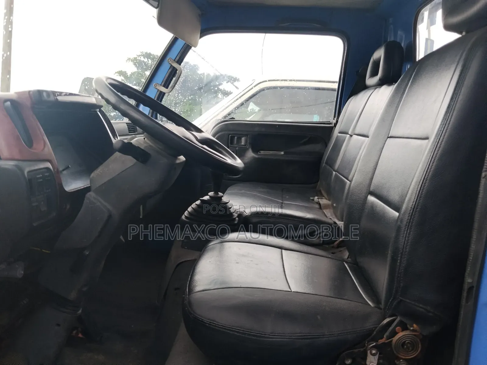 Nissan Cabtsar With Petrol Engine