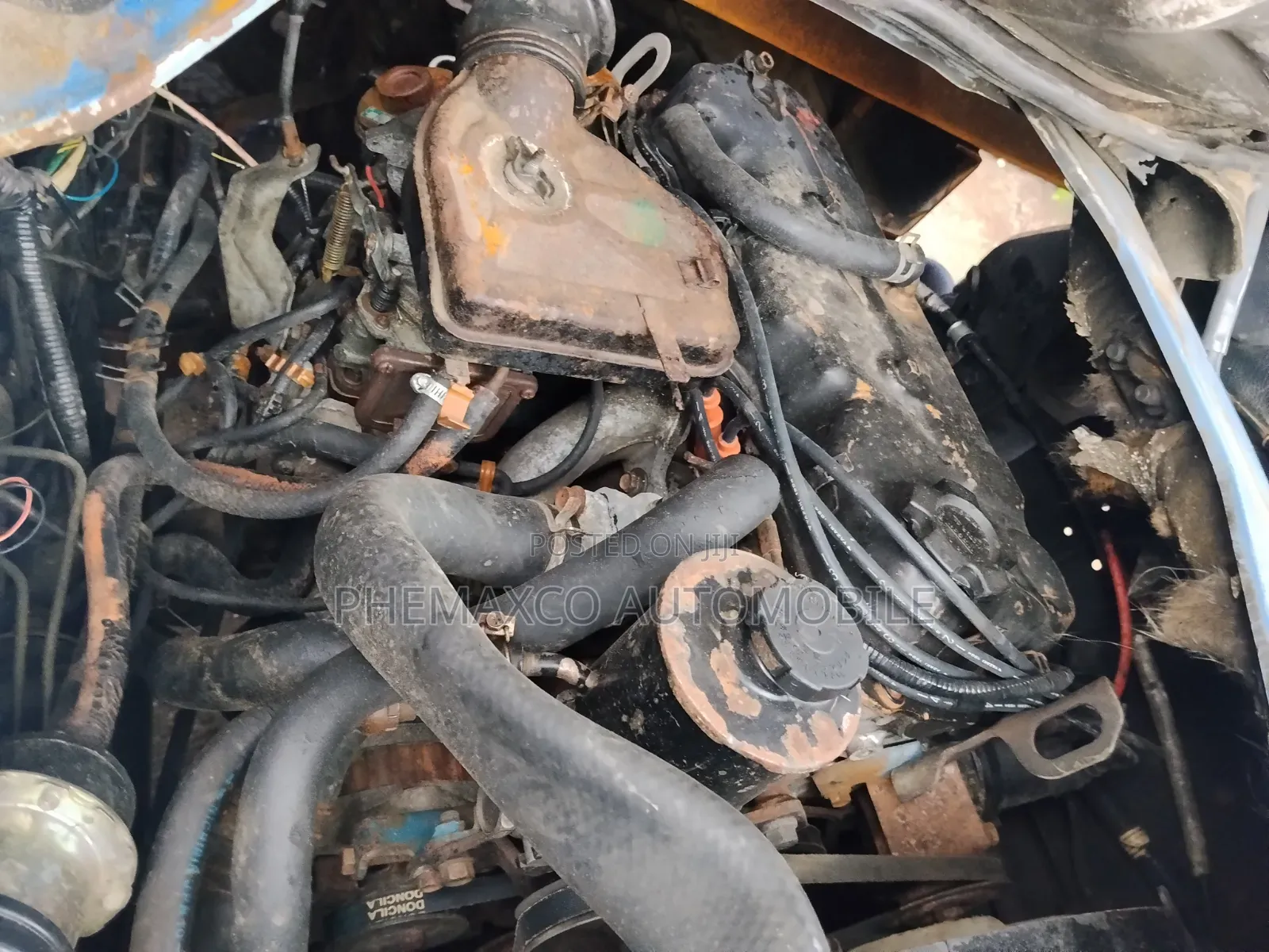 Nissan Cabtsar With Petrol Engine