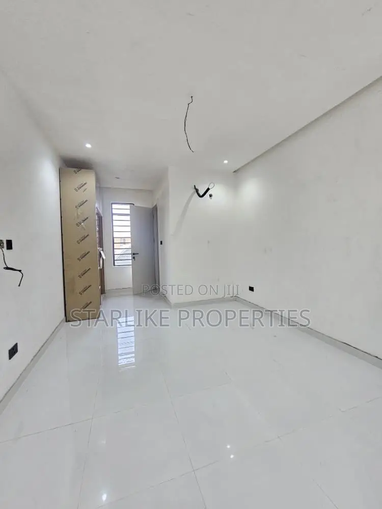 2bdrm Block of Flats in Ikate for sale