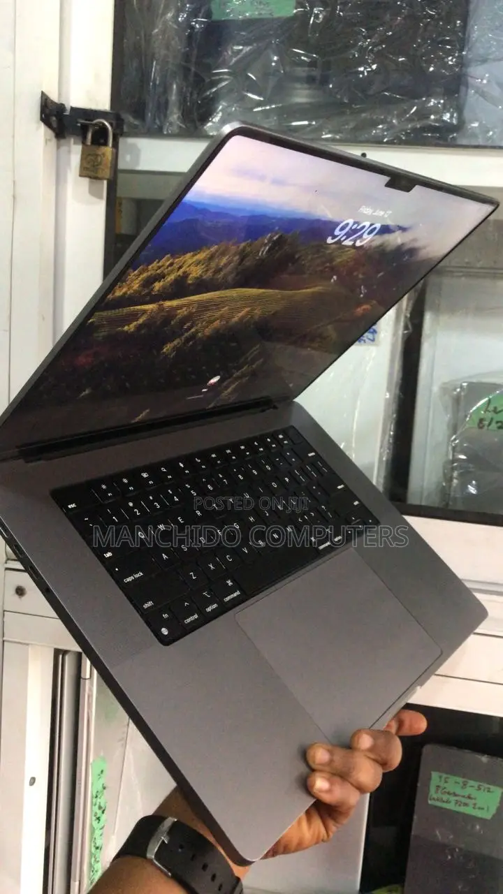 Laptop Apple MacBook Pro 2021 M1 16GB Apple M1 Pro SSD 1T