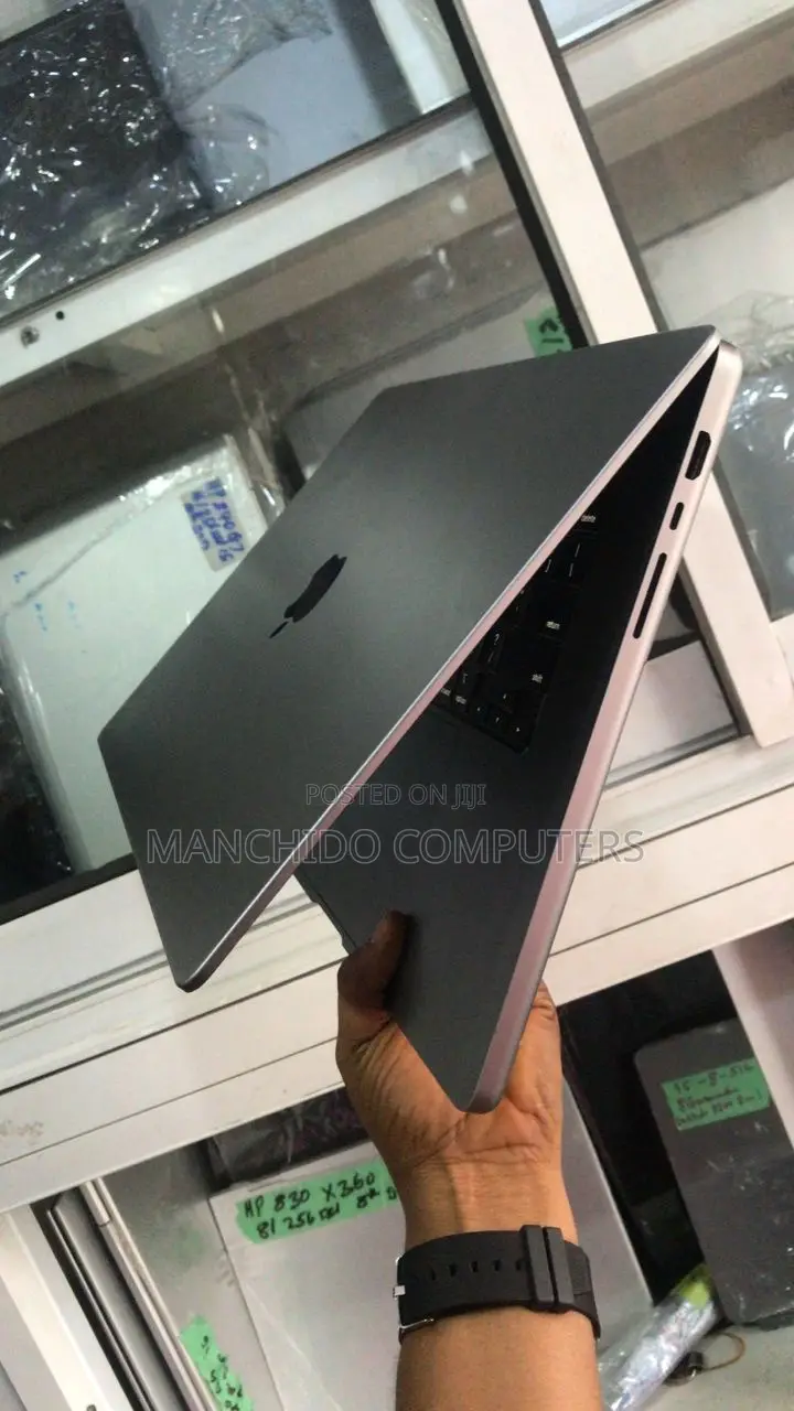 Laptop Apple MacBook Pro 2021 M1 16GB Apple M1 Pro SSD 1T