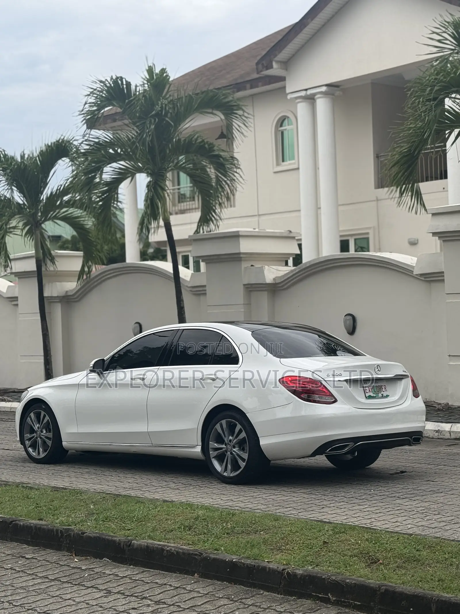 Mercedes-Benz C300 Luxury 4dr AWD 4Matic Sedan (2.0L 4cyl 7A) 2015