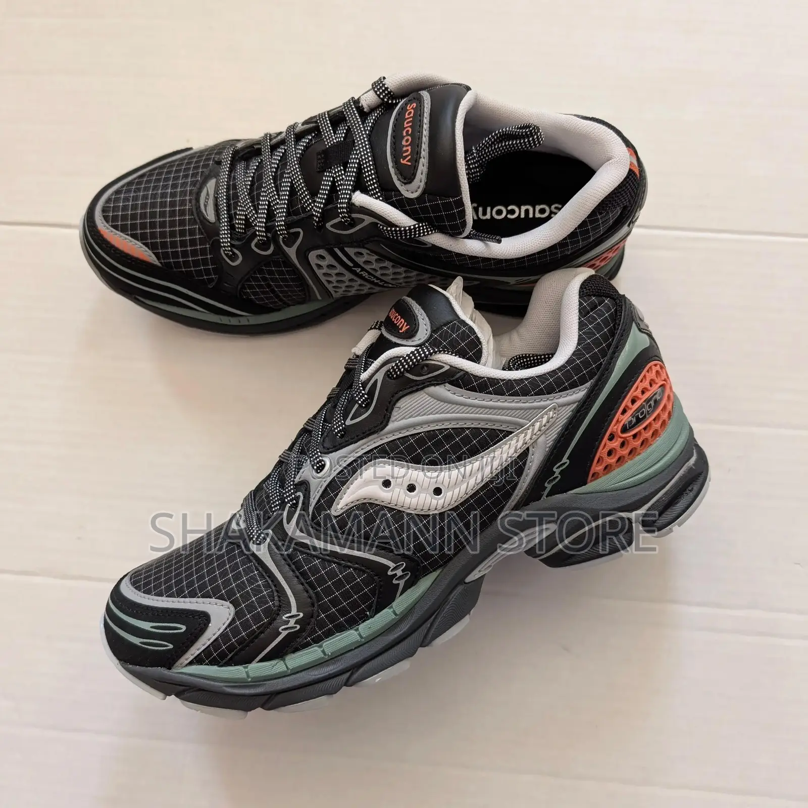 Original Saucony Pro Grid Triumph 4 “ Black “
