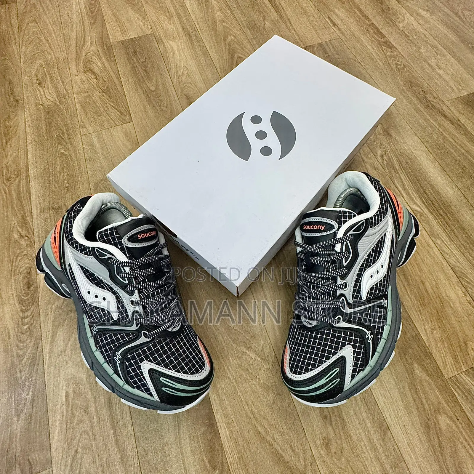 Original Saucony Pro Grid Triumph 4 “ Black “