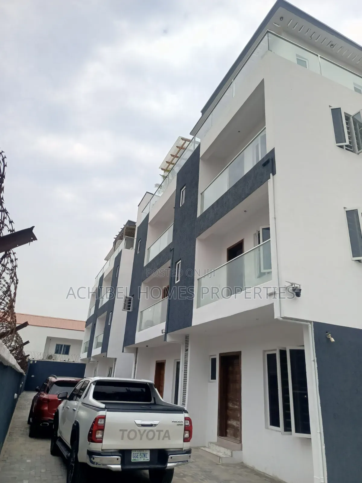 4bdrm Duplex in Off Admiralty Way, Lekki Phase 1 for rent