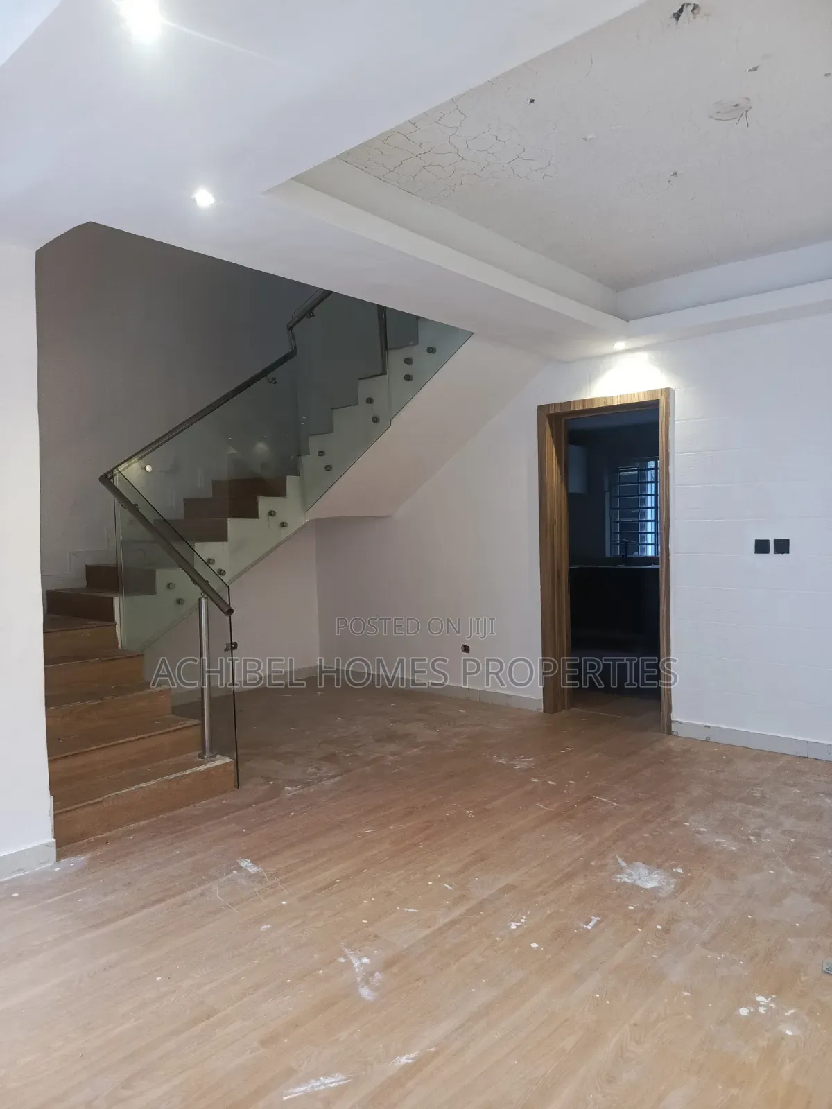 4bdrm Duplex in Off Admiralty Way, Lekki Phase 1 for rent
