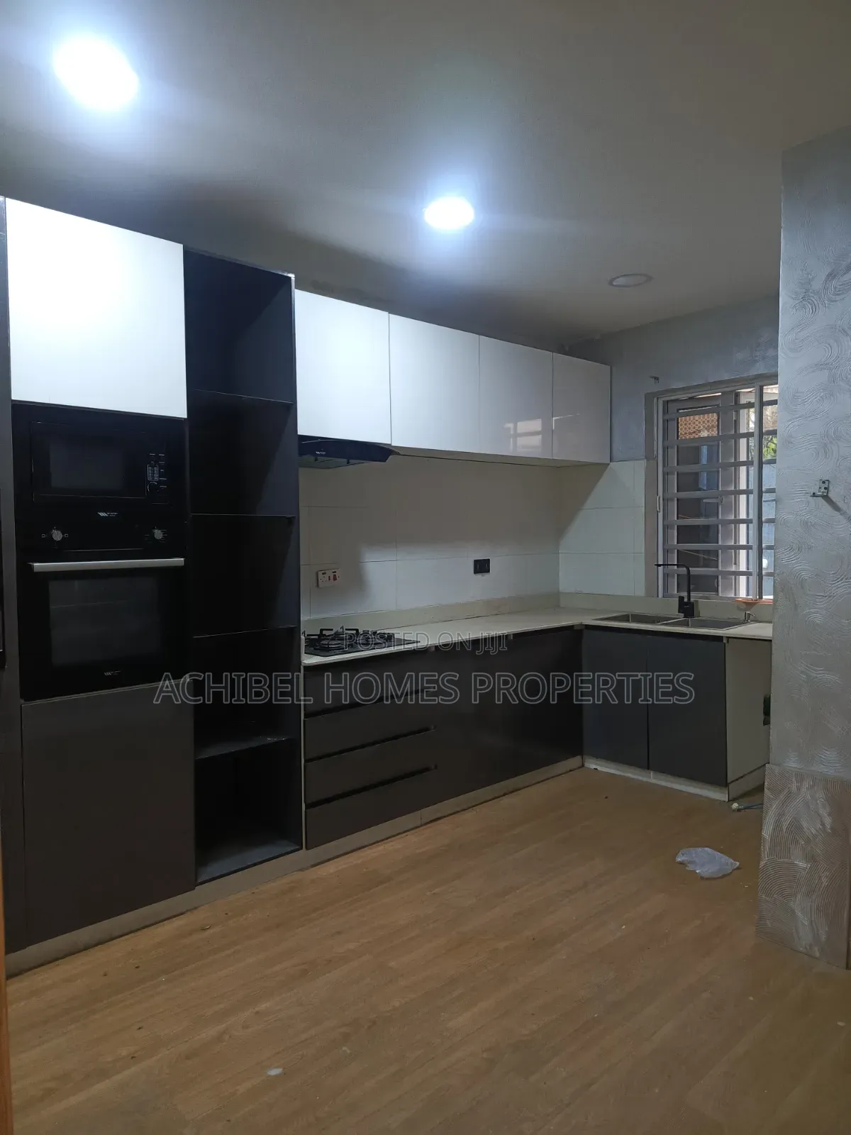 4bdrm Duplex in Off Admiralty Way, Lekki Phase 1 for rent