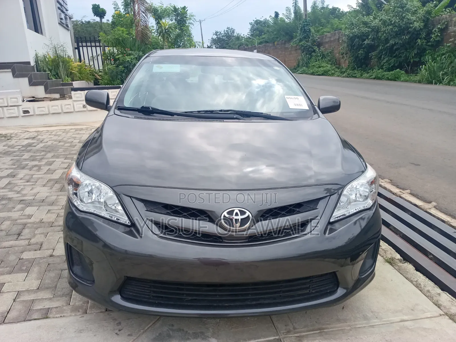 Toyota Corolla LE 4dr Sedan (1.8L 4cyl 4A) 2011 Gray