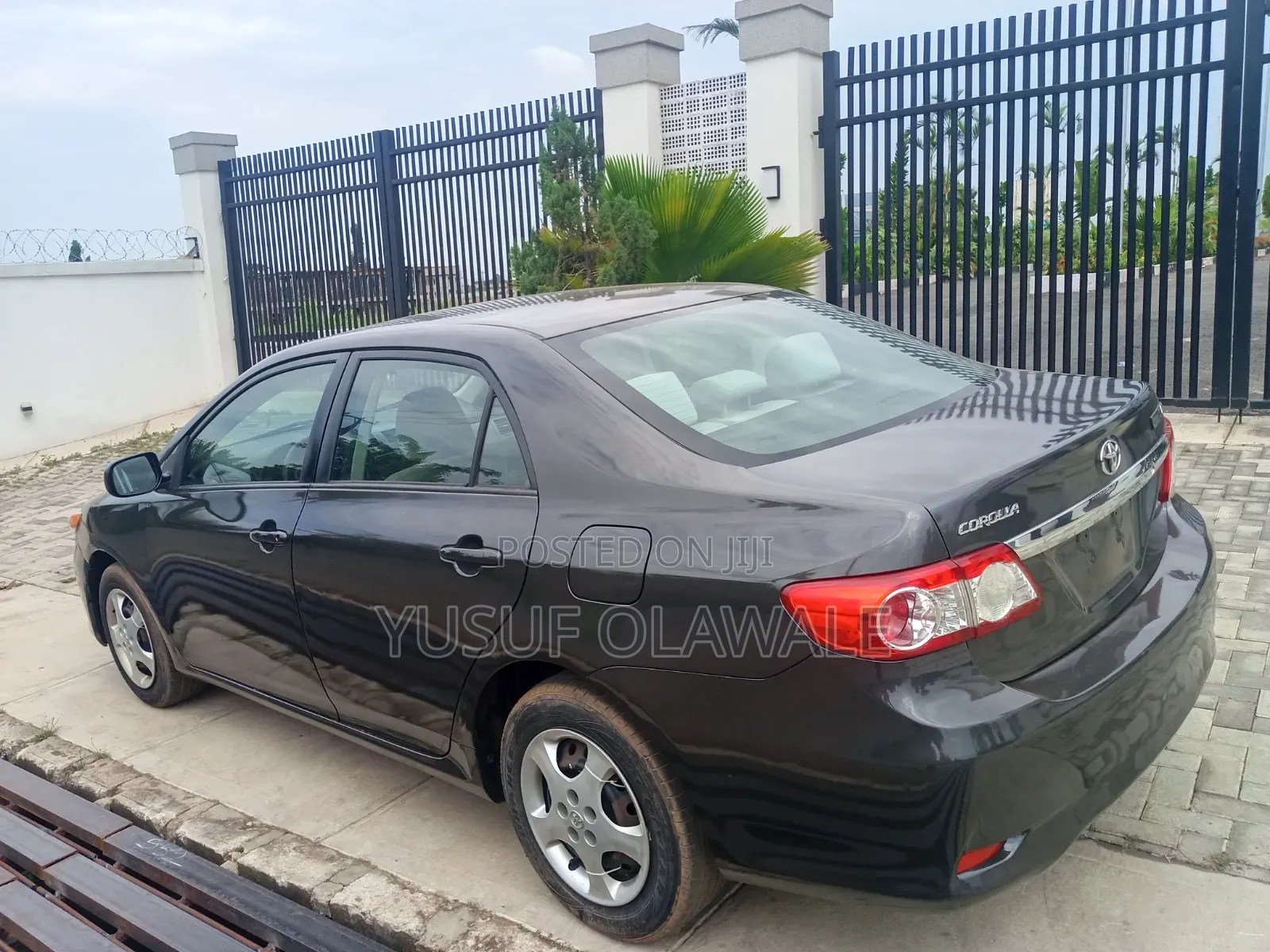 Toyota Corolla LE 4dr Sedan (1.8L 4cyl 4A) 2011 Gray