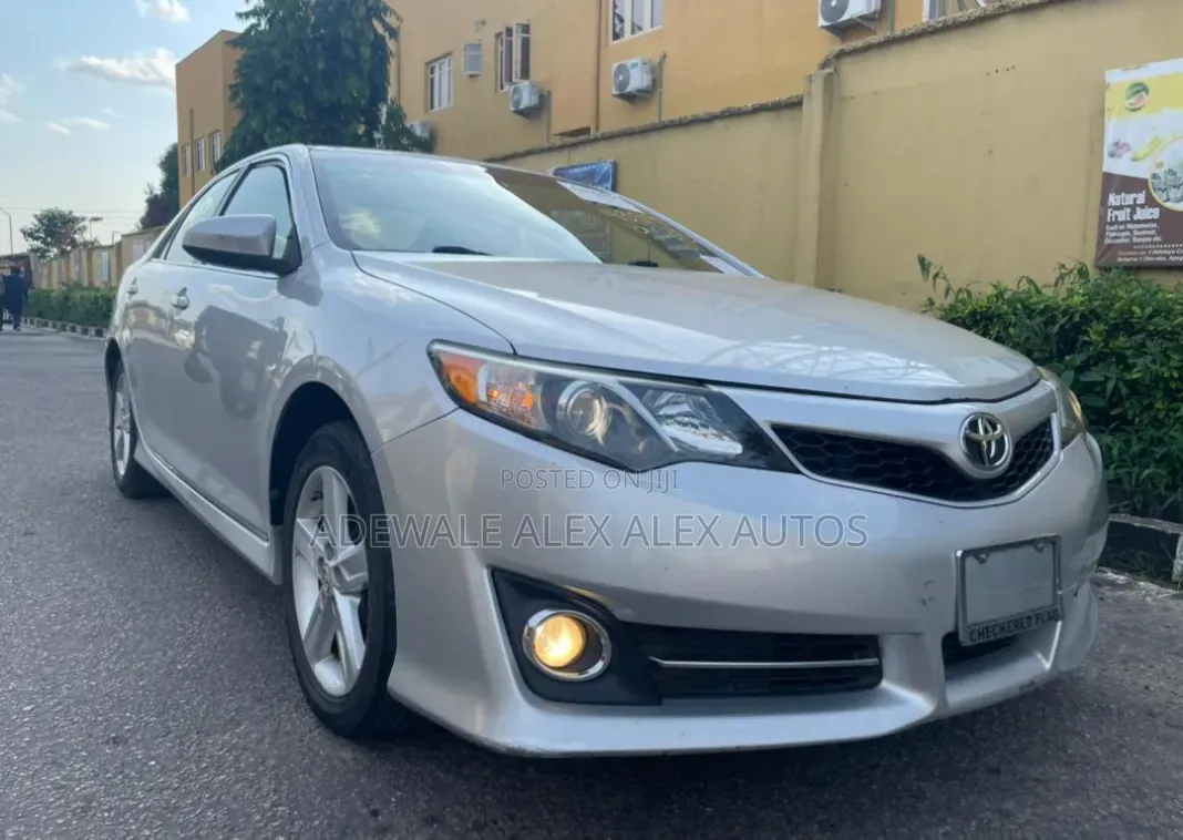 Toyota Camry 2012 Silver
