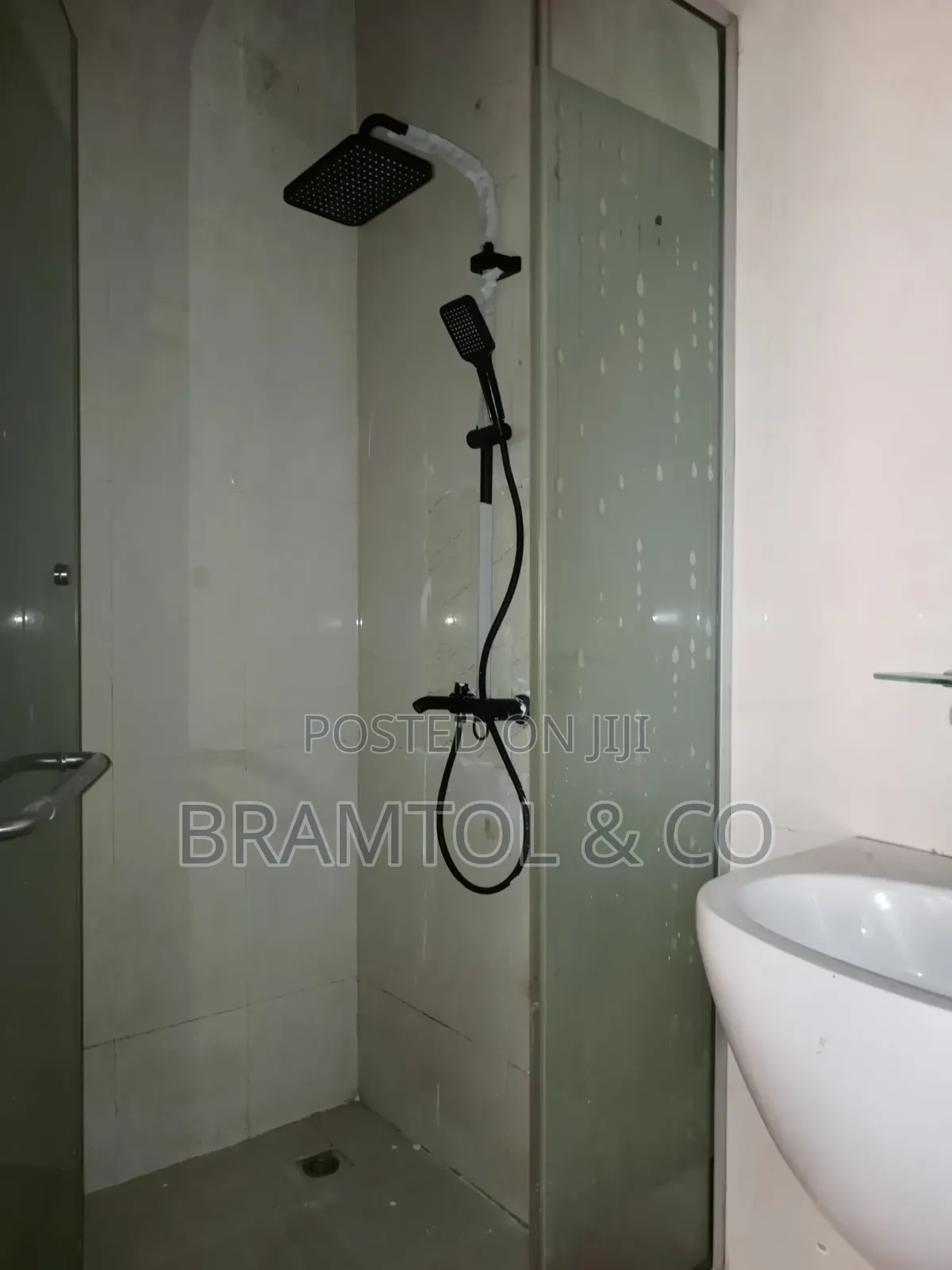 3bdrm Block of Flats in Wuye for rent