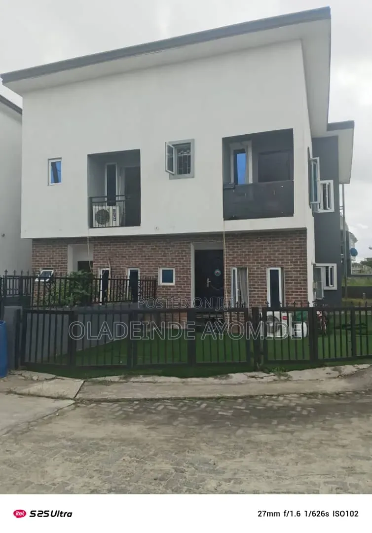 3bdrm Duplex in Amity Estate, Abijo for rent
