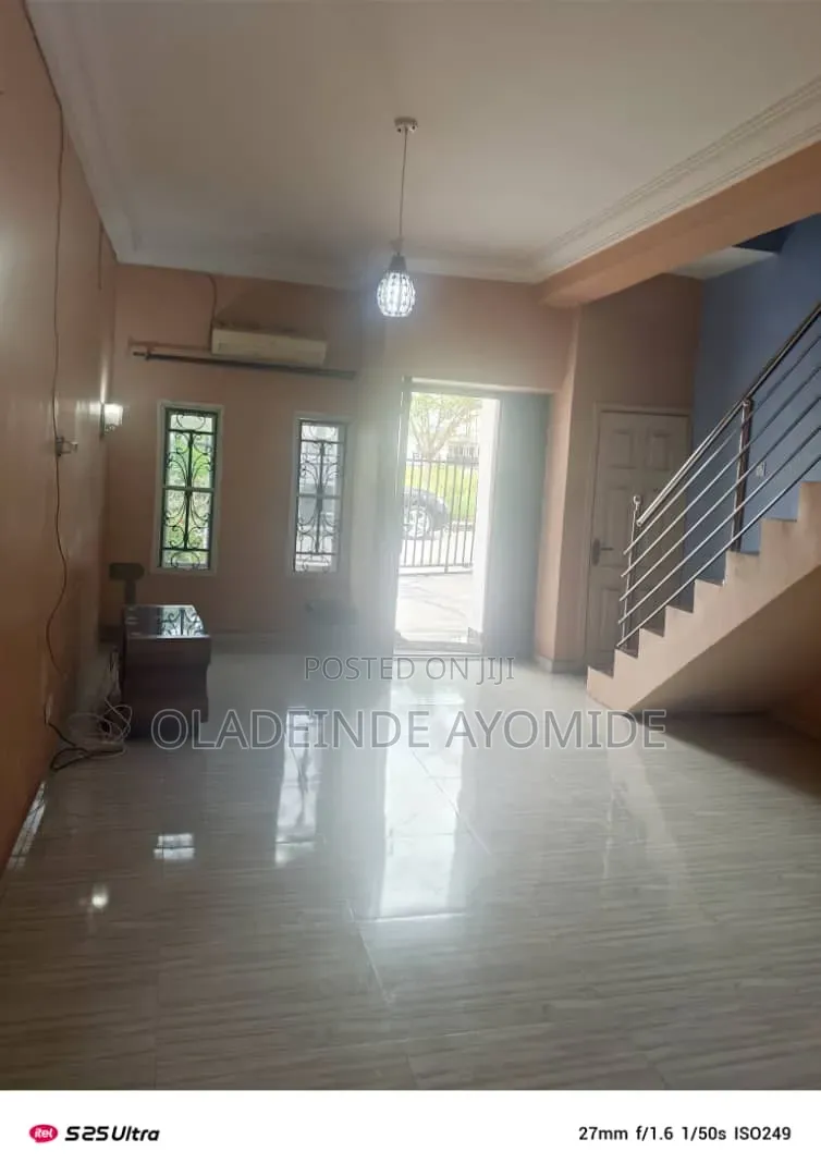3bdrm Duplex in Amity Estate, Abijo for rent