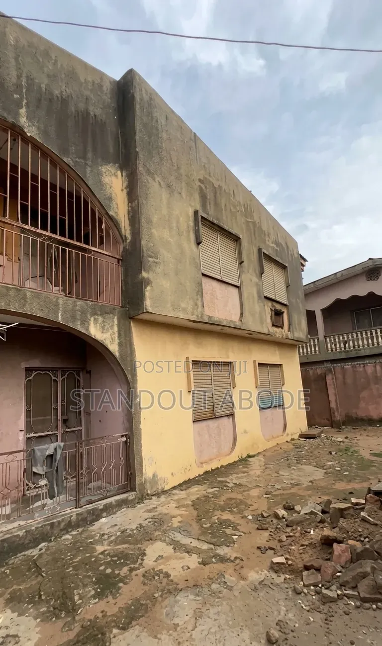 3bdrm Block of Flats in Good Location, Unity Estate for sale