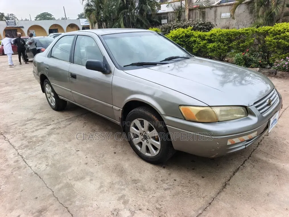 Toyota Camry Automatic 1998 Gray