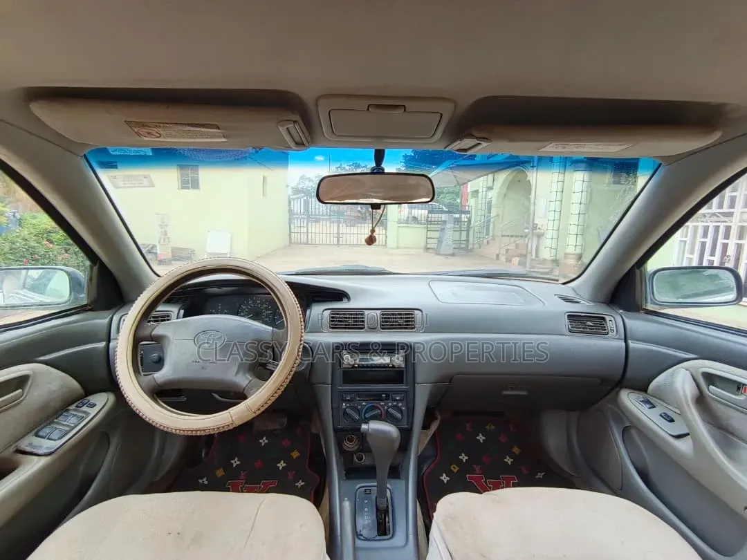 Toyota Camry Automatic 1998 Gray