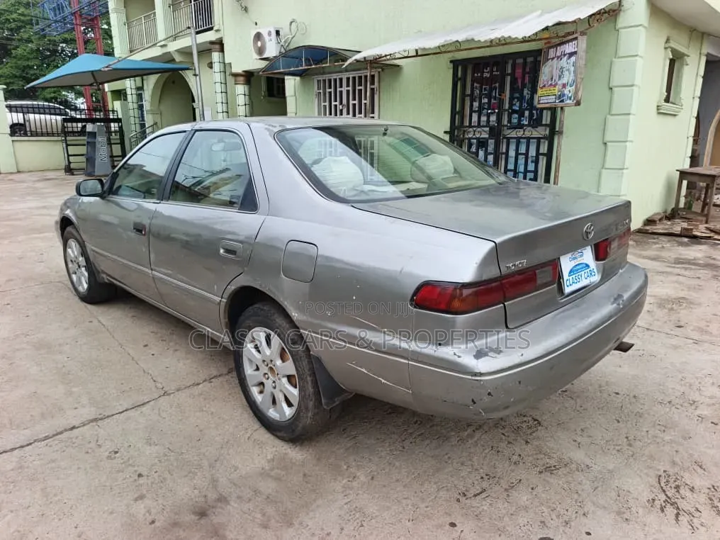 Toyota Camry Automatic 1998 Gray