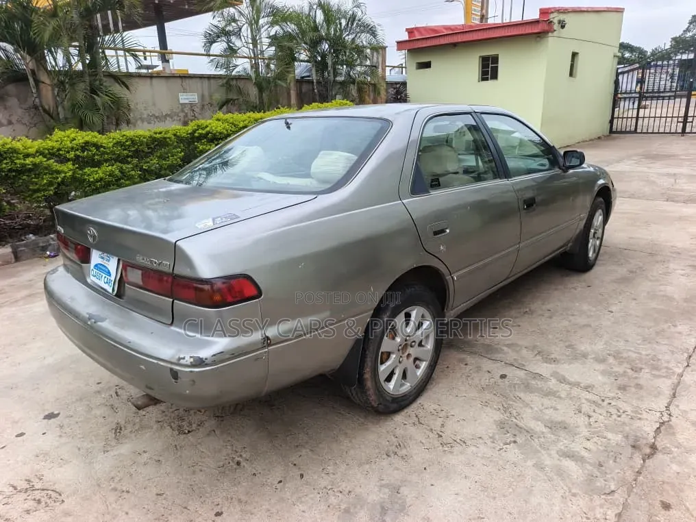 Toyota Camry Automatic 1998 Gray