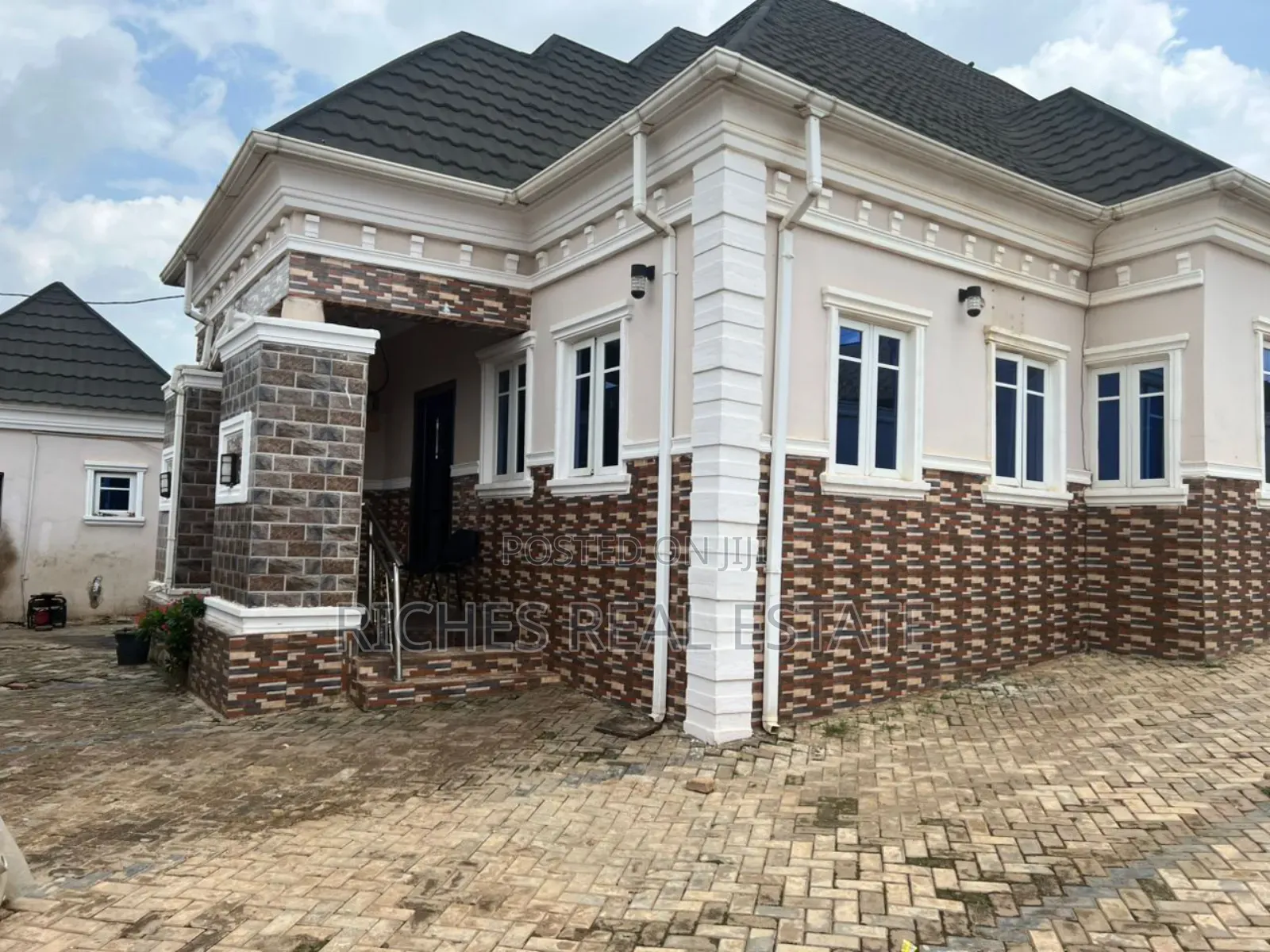 3bdrm Block of Flats in Asunle Junction, Ibadan for rent