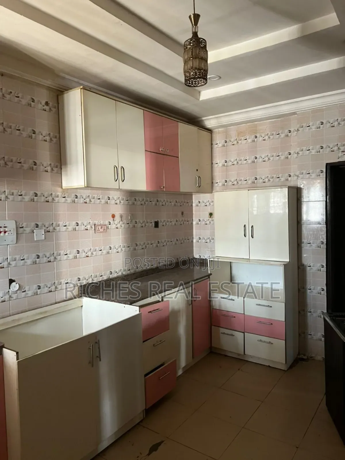 3bdrm Block of Flats in Asunle Junction, Ibadan for rent