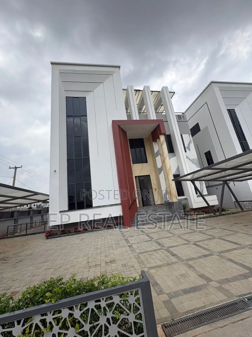 4bdrm Duplex in Guzape District for sale
