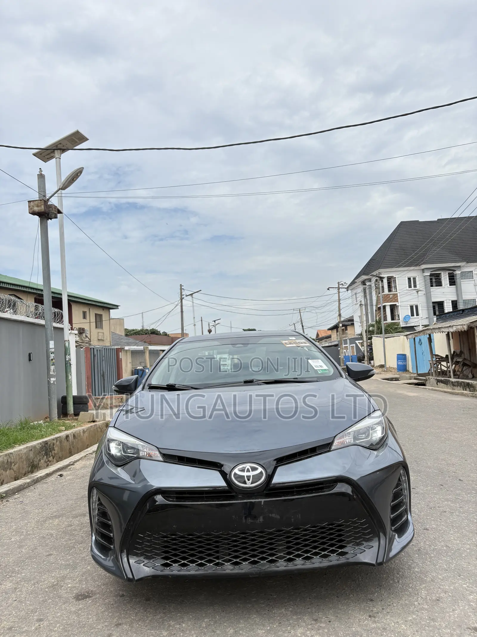 Toyota Corolla SE 4dr Sedan (1.8L 4cyl CVT) 2017 Gray
