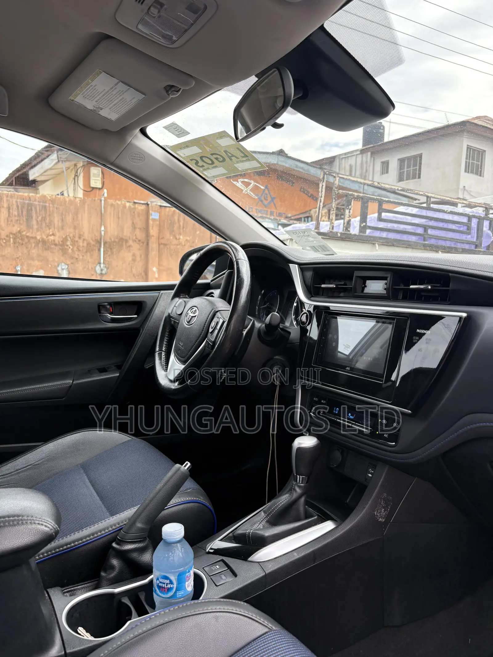 Toyota Corolla SE 4dr Sedan (1.8L 4cyl CVT) 2017 Gray