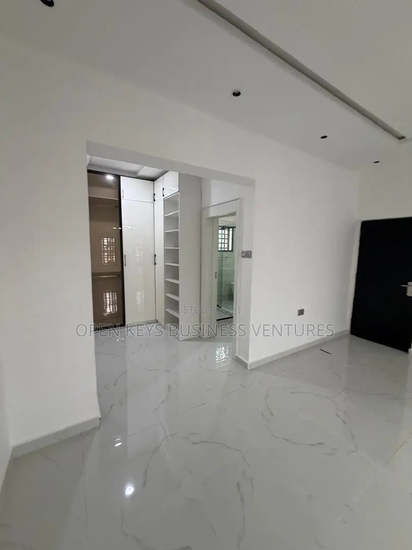Furnished 5bdrm Duplex in Bluegate, Oluyole Estate for sale
