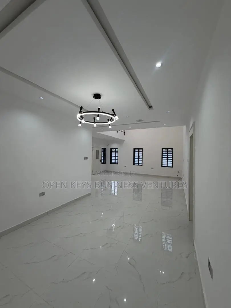Furnished 5bdrm Duplex in Bluegate, Oluyole Estate for sale