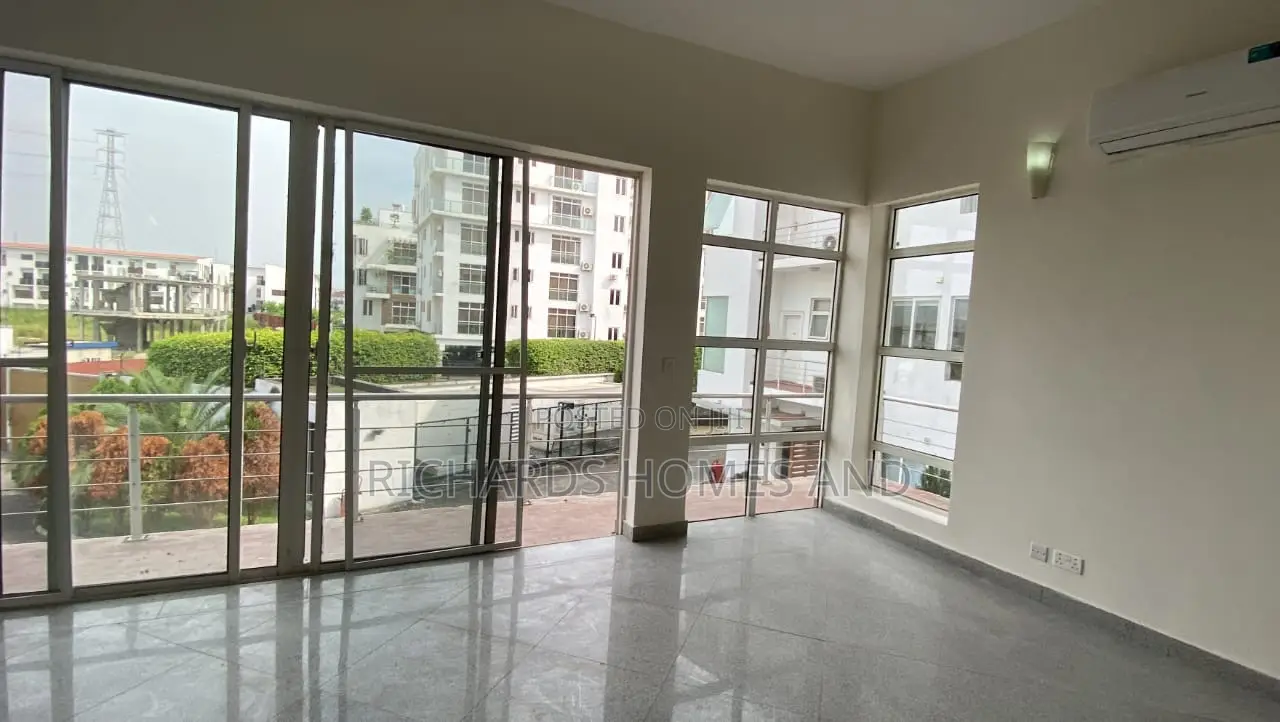 3bdrm Apartment in Banana Island for rent