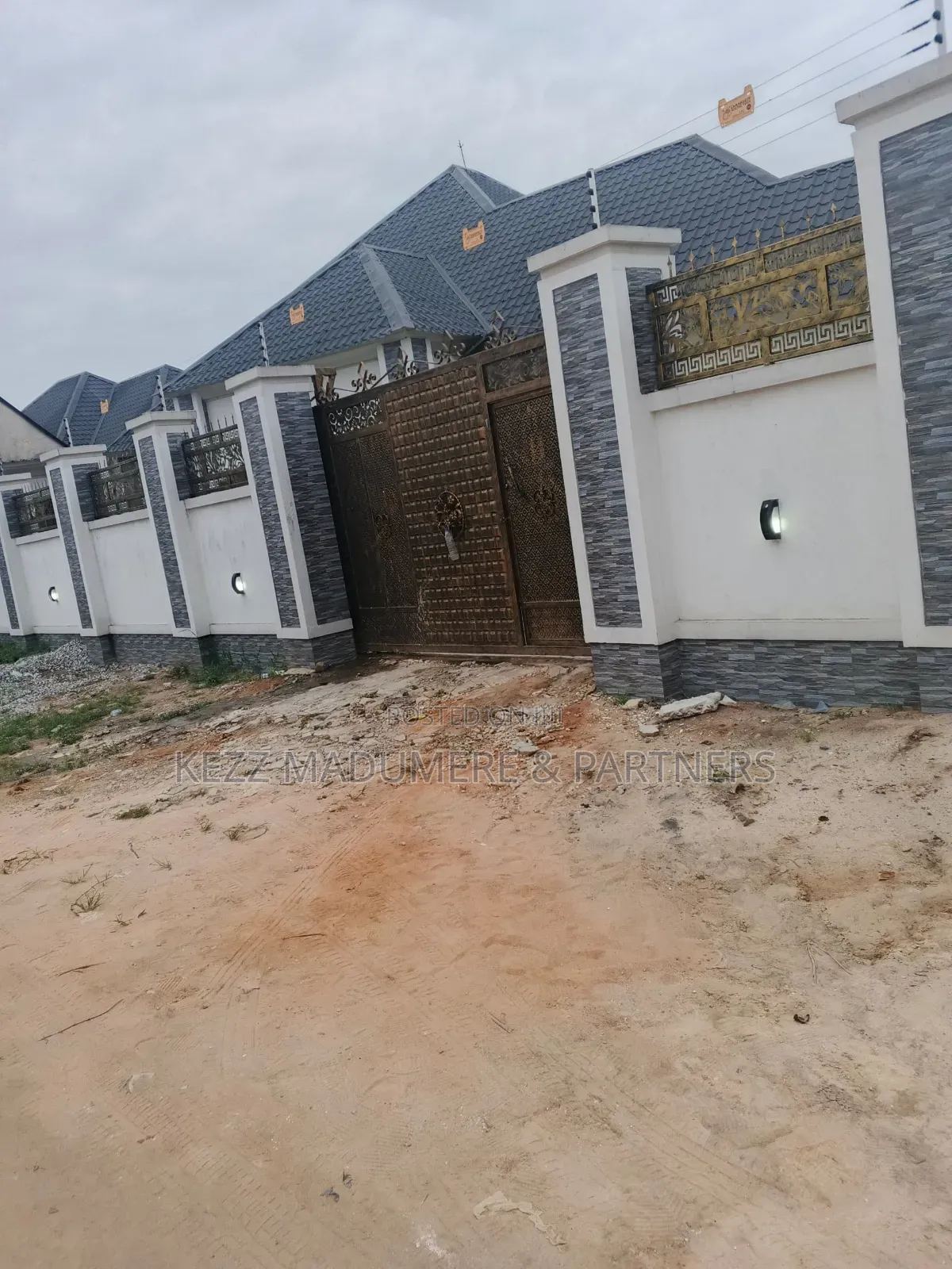 3bdrm Bungalow in Off Ring Rd 3, Ifa for sale