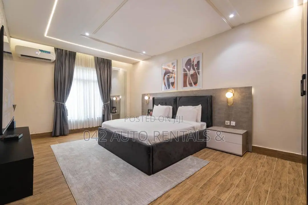 Multiple Units of 3 Bedrooms