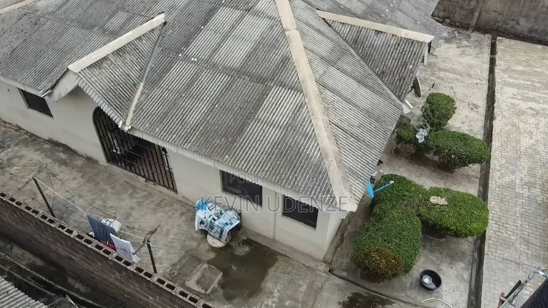 3bdrm Bungalow in Agric for sale