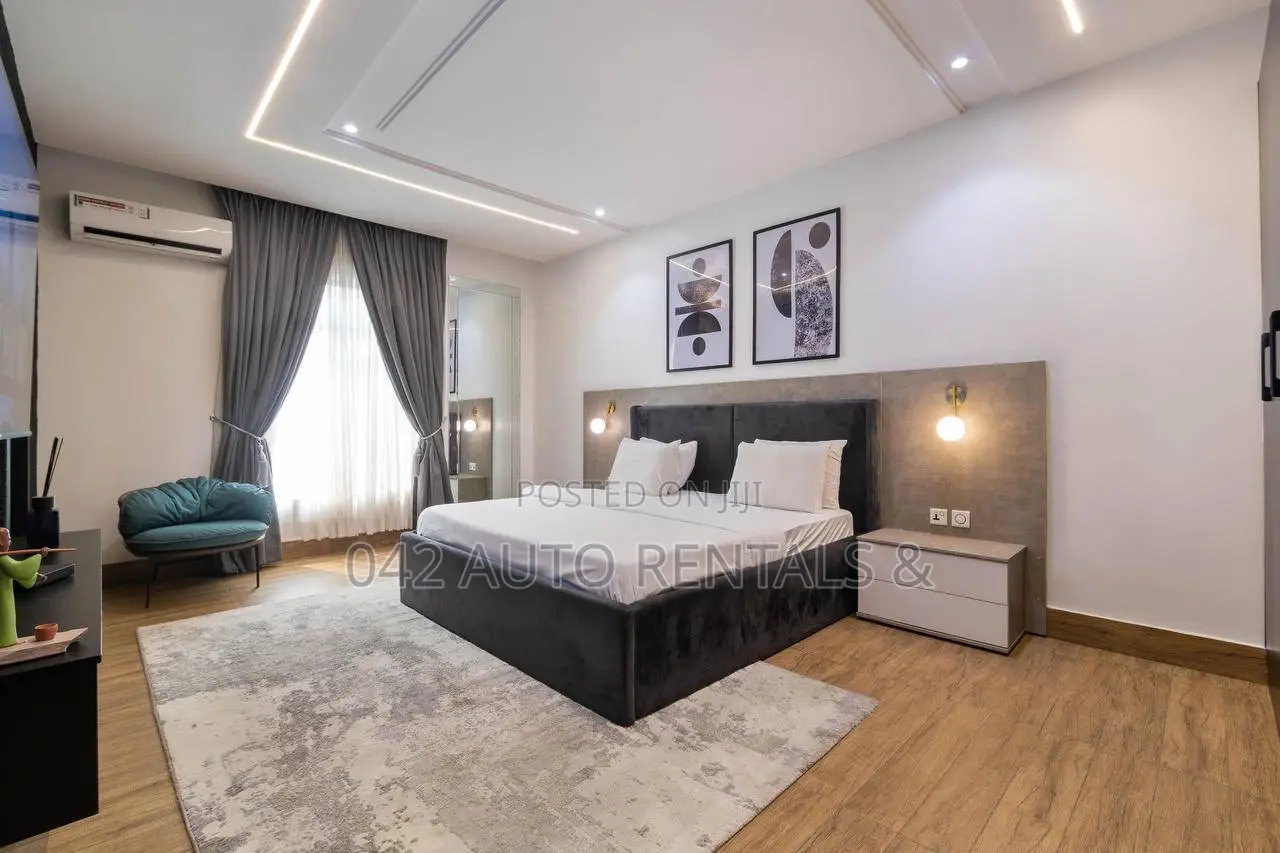 Luxury 6-Bedroom Duplex (Lekki Freedom Way)