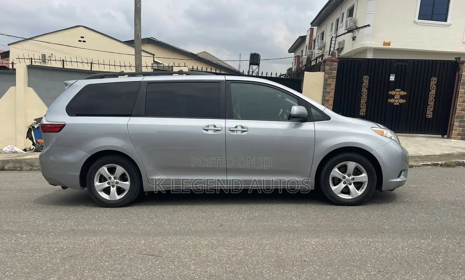 Toyota Sienna LE 8 Passenger (3.5L 6cyl 6A) 2016 Gray
