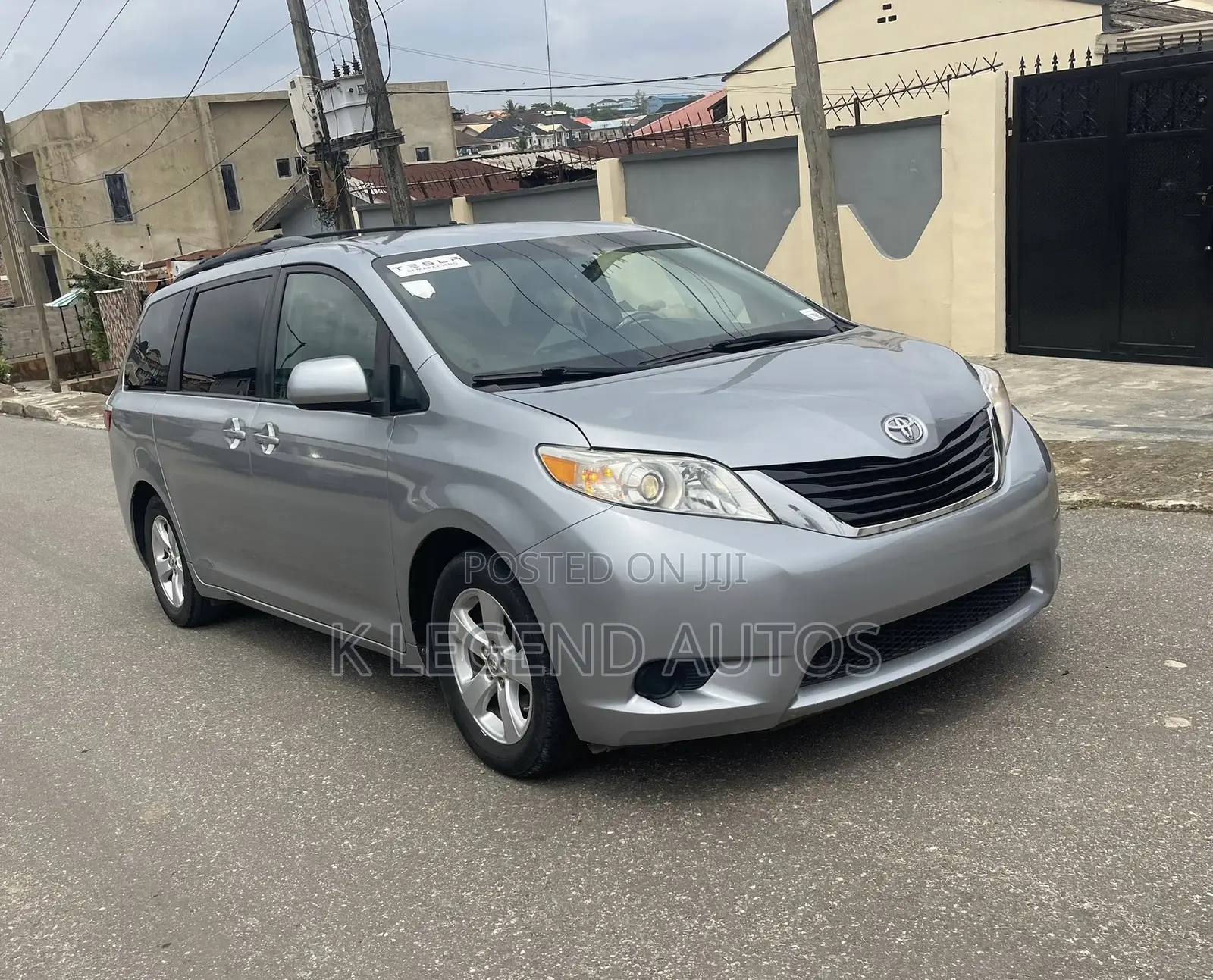 Toyota Sienna LE 8 Passenger (3.5L 6cyl 6A) 2016 Gray
