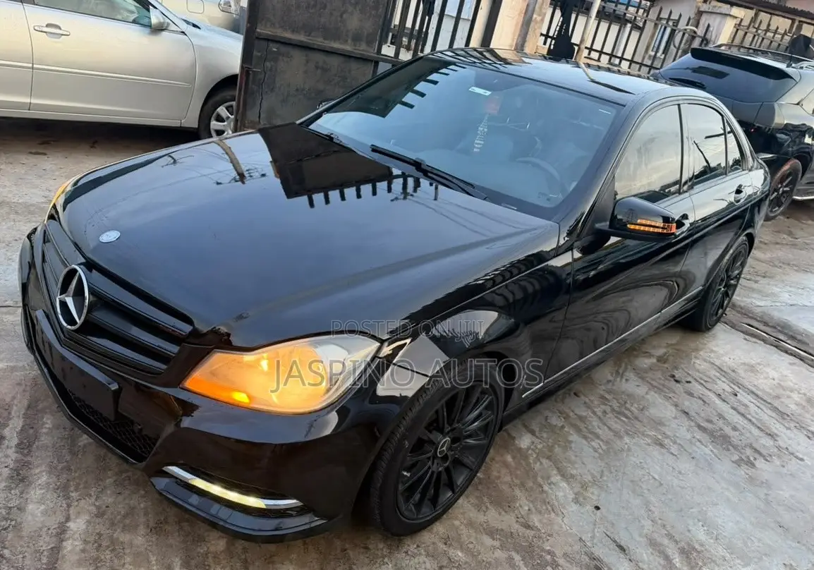 Mercedes-Benz C300 2013 Black