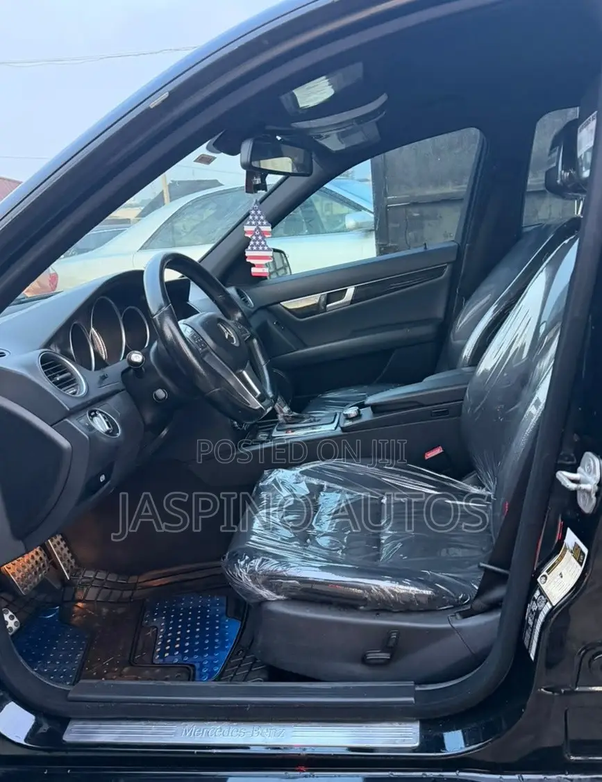 Mercedes-Benz C300 2013 Black