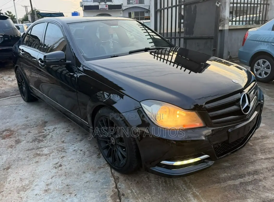 Mercedes-Benz C300 2013 Black