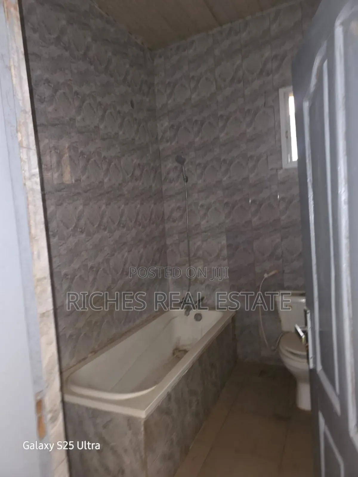 3bdrm Block of Flats in Oluyole Estate, Ibadan for rent