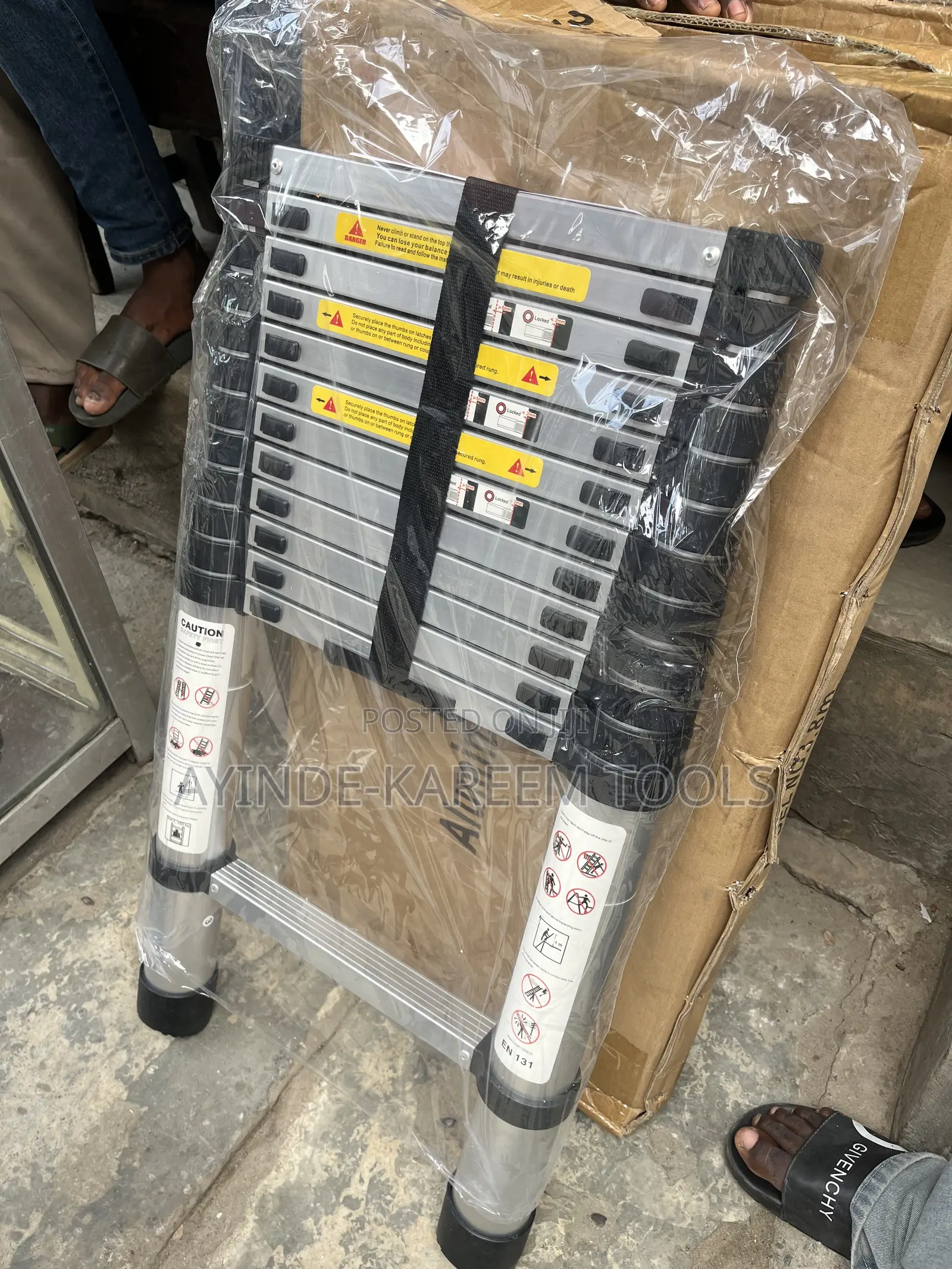 Telescopic Aluminum Ladder 3.8m